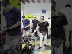 Pelanggan mengunjungi